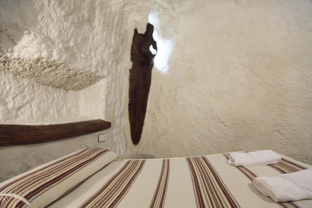 Апартаменты Cuevas La Atalaya Уэскар Номер фото